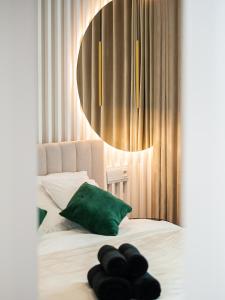 Postel nebo postele na pokoji v ubytování Włoski Apartament