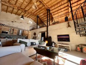 a living room with a couch and a table at El Mirador de La Duquesa in Mámoles