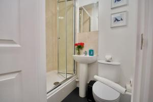 Kylpyhuone majoituspaikassa Swan Studio Two - Coventry