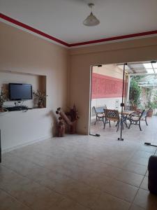 a living room with a tv and a patio at Cómo en hogar in Tarija