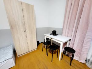 Posteľ alebo postele v izbe v ubytovaní Tanie spanie Wilda - Zameldowanie bezobsługowe -