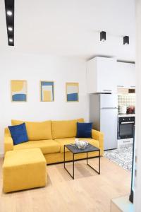 Η κουζίνα ή μικρή κουζίνα στο Matisse No11 - One Bedroom City Center Apartment With Parking