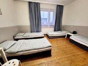 Posteľ alebo postele v izbe v ubytovaní Tanie spanie Wilda - Zameldowanie bezobsługowe -
