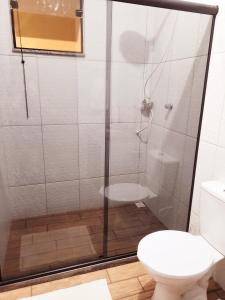 a bathroom with a shower and a toilet at Lumiar - Casa do Sol in Nova Friburgo