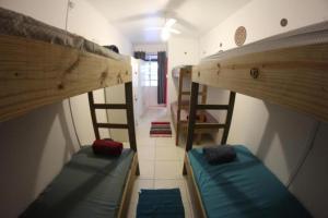 Un ou plusieurs lits superposés dans un hébergement de l'établissement Amares Hostel