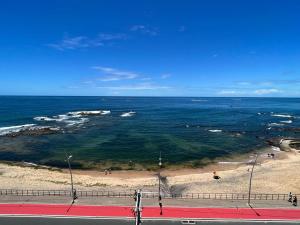 Uma vista do mar tirada do apartamento