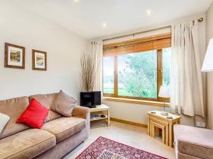 a living room with a couch and a window at Dorrey View Cottage - Uk39010 in Halkirk