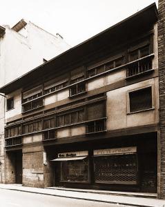 The building in which a vendégházakat is located