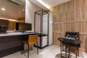 a kitchen with a desk with a computer and a chair at Brown Dot Hotel Seosan in Seosan