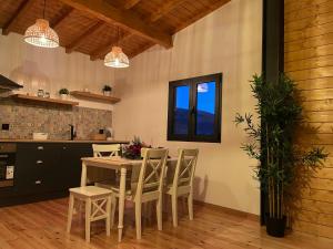 a kitchen and dining room with a table and chairs at Perfect Mountain Lodge with Pool in Fafião