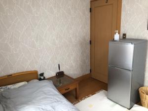 Dapur atau dapur kecil di 男性のみでの利用不可ーペット連れ歓迎 女性連れ専用ーotomari MUSUHIータイ古式マッサージや妊産婦ケアが受けられる 源泉掛け流し温泉側の宿 ドッグラン可
