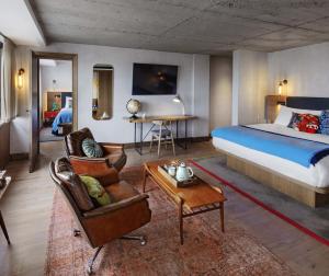 Postel nebo postele na pokoji v ubytování Treehouse Hotel London