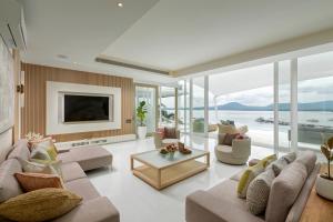 Fotografija v galeriji nastanitve Indulge in Your Dream Getaway at Gemini Villa 6 Bedrooms, Private Beach, and Yamu Pier Sea Views v mestu Phuket Town