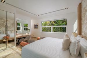 Fotografija v galeriji nastanitve Indulge in Your Dream Getaway at Gemini Villa 6 Bedrooms, Private Beach, and Yamu Pier Sea Views v mestu Phuket Town