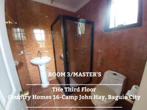Fotografie z fotogalerie ubytování The 3rd Floor Lot 16 Country Estates inside Camp John Hay- with view v destinaci Baguio + 18 fotografií