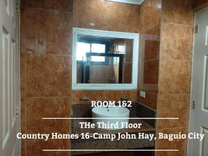 Fotografie z fotogalerie ubytování The 3rd Floor Lot 16 Country Estates inside Camp John Hay- with view v destinaci Baguio