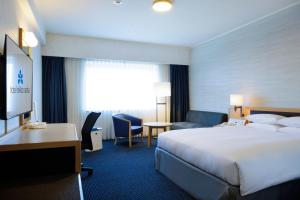 En eller flere senge i et værelse på Hotel Nikko Narita