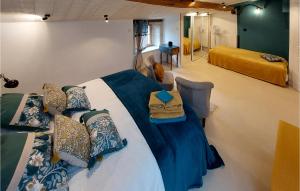 Postel nebo postele na pokoji v ubytování 1 Bedroom Cozy Home In Taillant