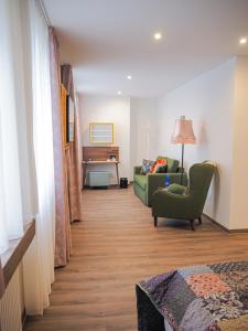 Posezení v ubytování Tante ALMA's Mülheimer Hotel + 37 fotografií