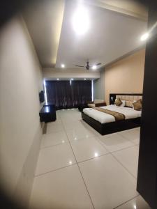 Voodi või voodid majutusasutuse HOTEL RESTANDVIEW toas