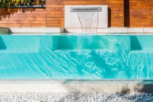 The swimming pool at or close to Hotel Well and Come Barcelona