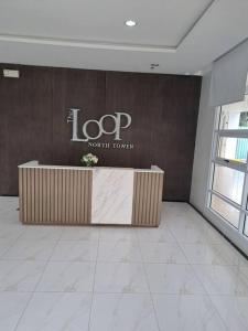 um átrio com uma recepção num edifício em Chic and Cozy 1-Bedroom Condo em Cagayan de Oro