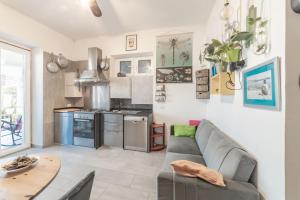 Kuchyň nebo kuchyňský kout v ubytování MareVestrum - incantevole casa con accesso diretto in spiaggia