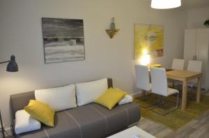 a living room with a couch and a table at F2 - Am alten Elbarm - Laubegast in Dresden