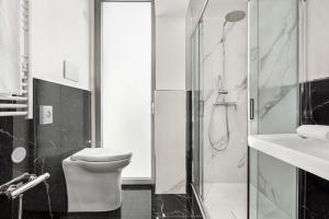 A bathroom at Wyndham Garden Florence