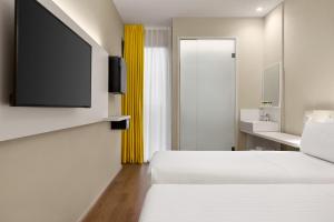 A television and/or entertainment centre at Wyndham Garden Florence