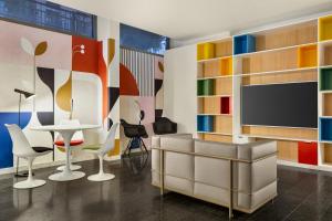 A seating area at Wyndham Garden Florence