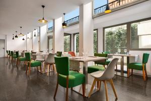 A seating area at Wyndham Garden Florence