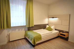 Postel nebo postele na pokoji v ubytování Hotel und Restaurant Kranichsberg
