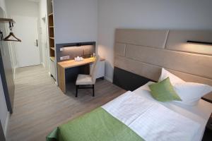 Postel nebo postele na pokoji v ubytování Hotel und Restaurant Kranichsberg