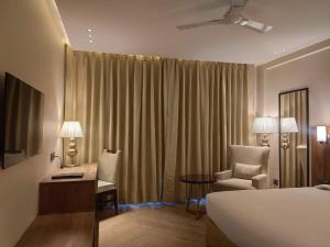 Postel nebo postele na pokoji v ubytování Udman Hotel Gurugram + 37 fotografií