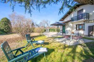 Zahrada ubytování Cedar House Villa Few Minutes From Lake - Happy Rentals