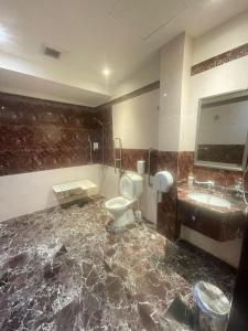 Vonios kambarys apgyvendinimo įstaigoje Myan Al Urubah Hotel