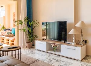 En TV eller et underholdningssystem på Miramar del Sol - Apartamento de 2 Dormitorios