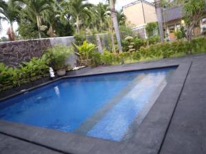 Bassein majutusasutuses Roots Hotel Senggigi või selle lähedal
