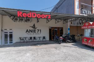 Φωτογραφία από το άλμπουμ του RedDoorz Syariah At Jalan Raflesia Nusa Indah Bengkulu σε Bengkulu