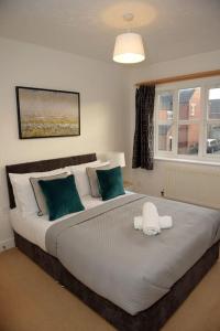 a bedroom with a large bed with a white animal on it at Charming 3 Bed House in Bristol in Bristol