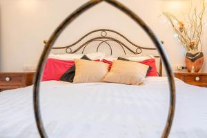 Een bed of bedden in een kamer bij Nice flat near Bovisa
