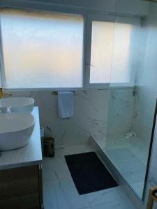 Kúpeľňa v ubytovaní Superbe Appartement Familial "K" Hypercentre Deauville