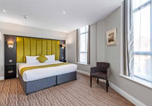 Postel nebo postele na pokoji v ubytování St Nicholas Hotel Colchester