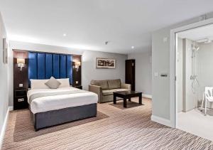 Postel nebo postele na pokoji v ubytování St Nicholas Hotel Colchester