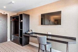 TV a/nebo společenská místnost v ubytování St Nicholas Hotel Colchester