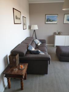 a living room with a couch and a coffee table at Condominio Schiusa in Grado