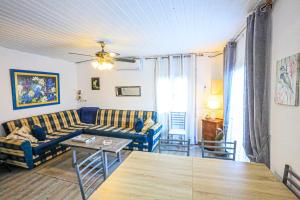 Posezení v ubytování LITORAL COSTA DORADA - CASA DEL SOL Only families