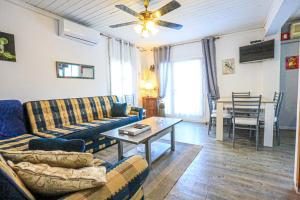 Posezení v ubytování LITORAL COSTA DORADA - CASA DEL SOL Only families