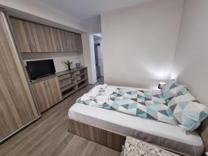 Un pat sau paturi într-o cameră la City Premium Apartments